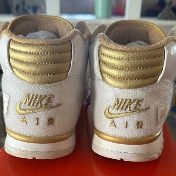 Nike Men’s White and Gold Sneakers - Picture 2 of 15